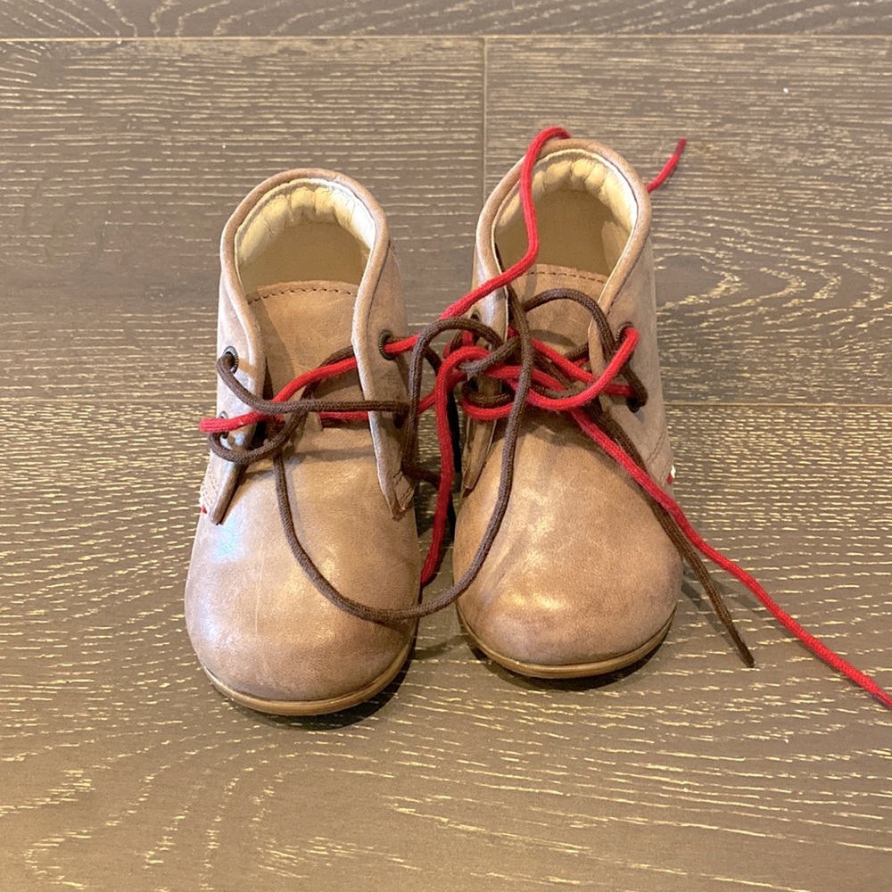 Baby boy walker boots. Size 20. Brown